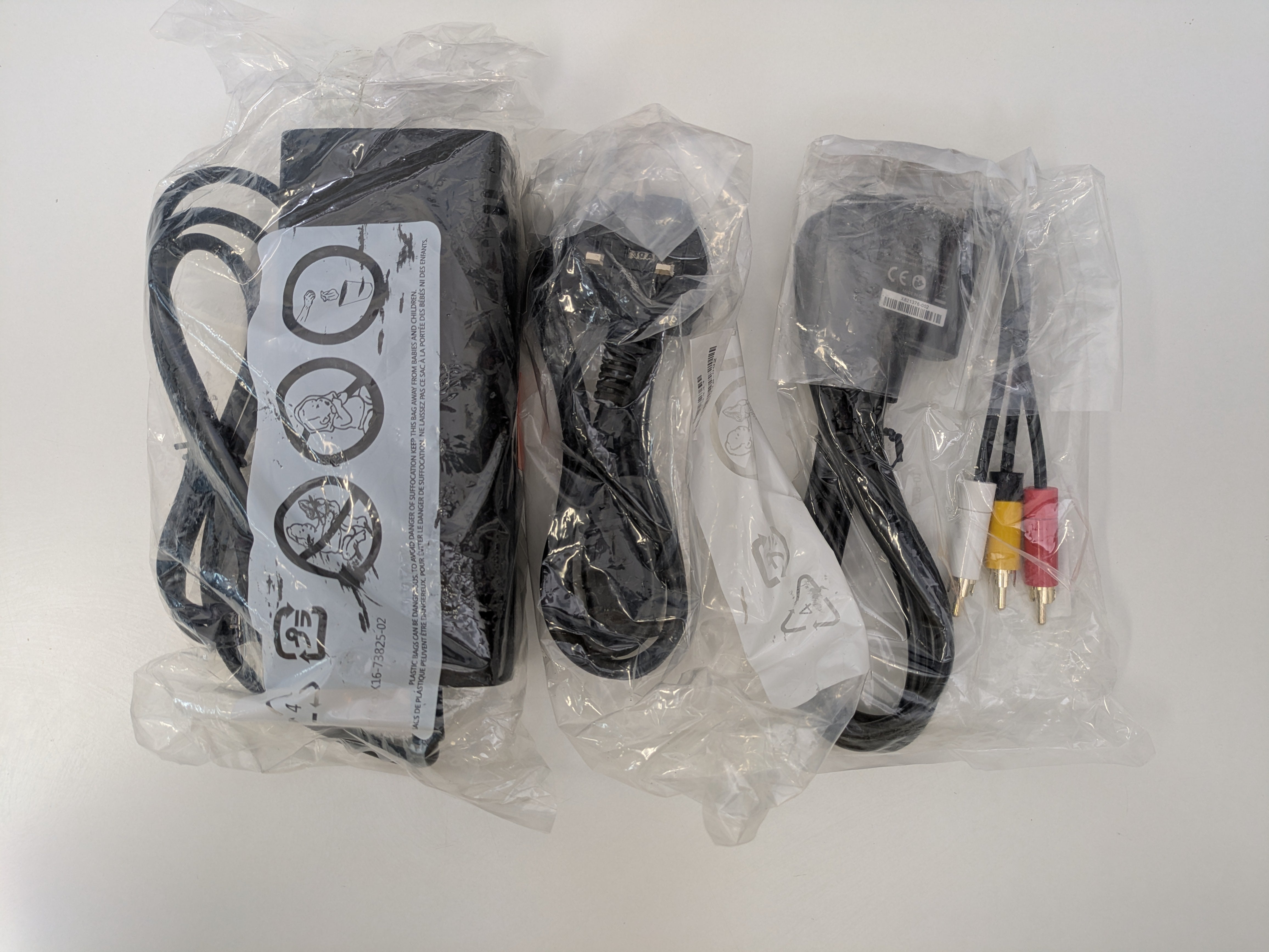 Microsoft Xbox 360 S (Hong Kong) - Ultimate Action Pack - 250GB