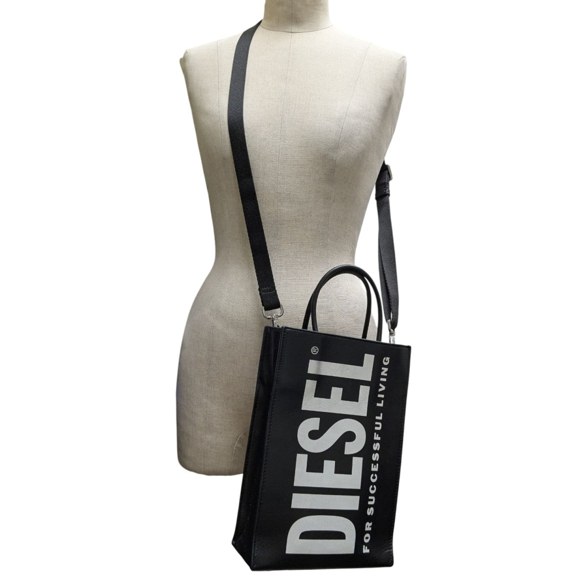 DIESEL(ディーゼル) ショルダーバッグX09021 X09021 ブラック｜【公式