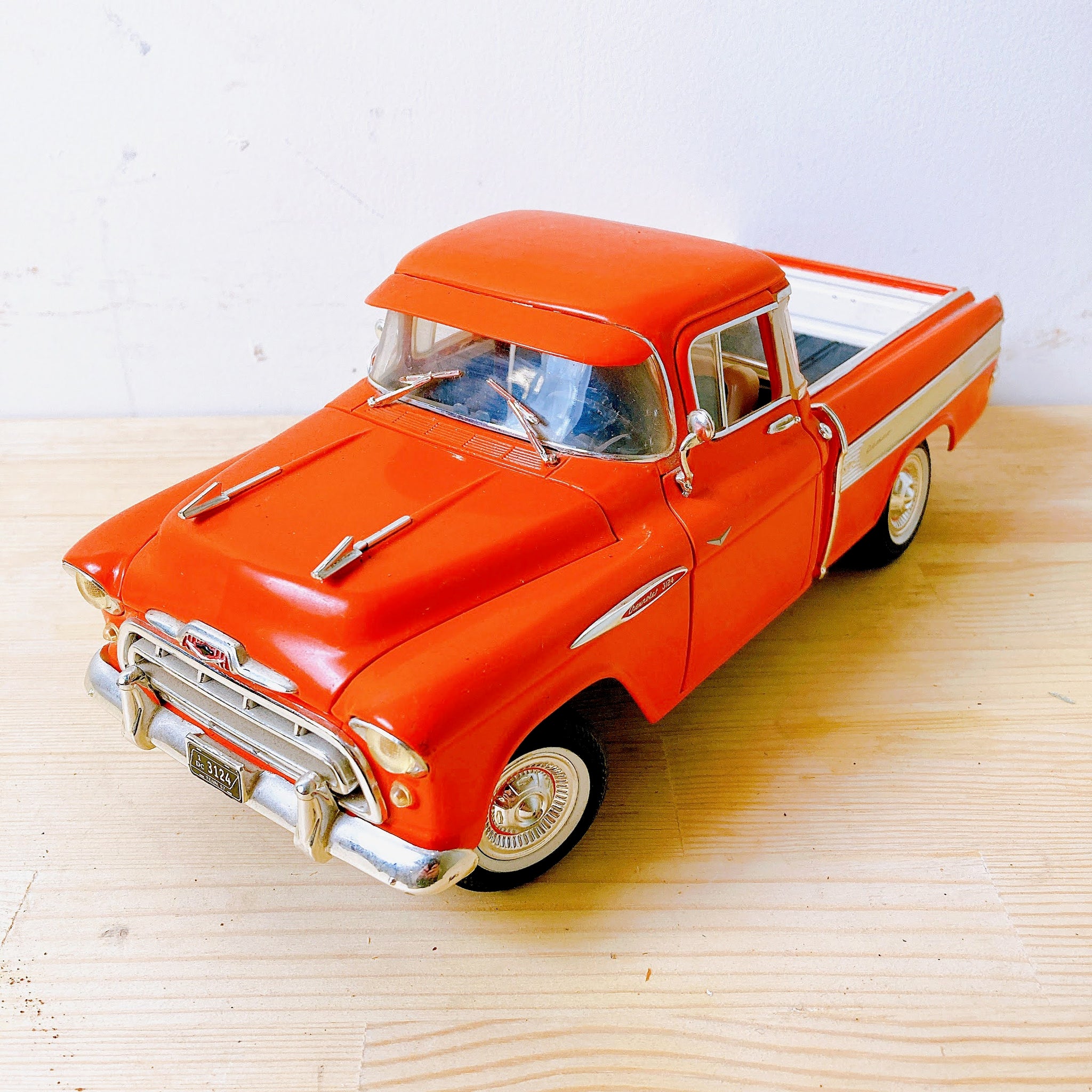 品番0448-2 1/18スケール 1957 CHEVROLET PICKUP シボレー