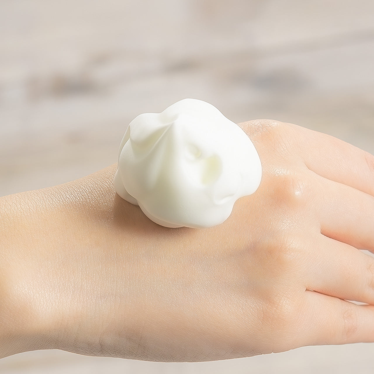 新作】ルーヴルドー レヴィ 洗顔フォーム (炭酸泡) – LOUVREDO直営