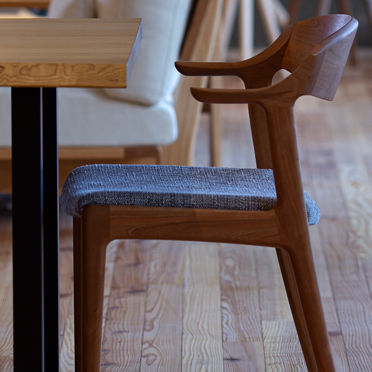 DC354 アームチェア(ファブリック) | ナガノインテリア(NAGANO