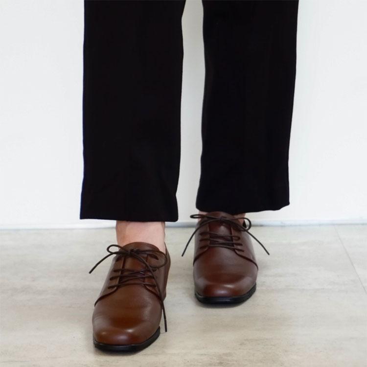 z-3584 ローヒールスクエアトゥレースアップシューズ／ブラック