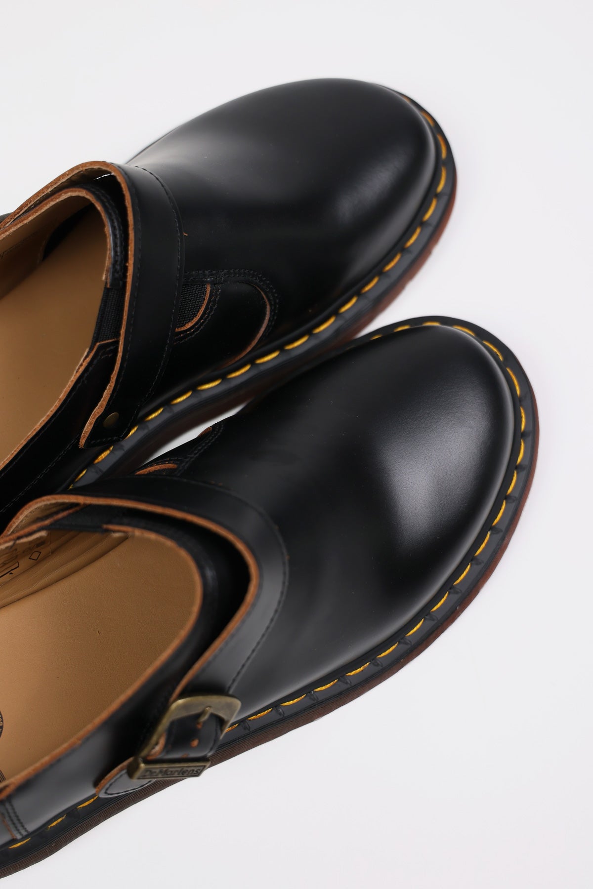 Dr. Martens Isham | Vintage Smooth Black | Canoe Club