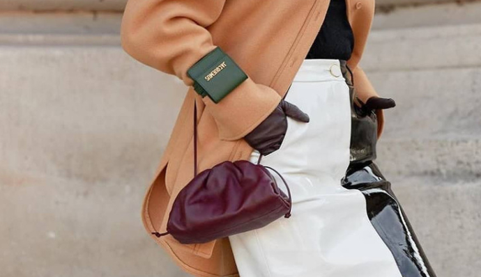 ボッテガ・ヴェネタの大ヒットアイテムがコンパクトになった「ミニザ