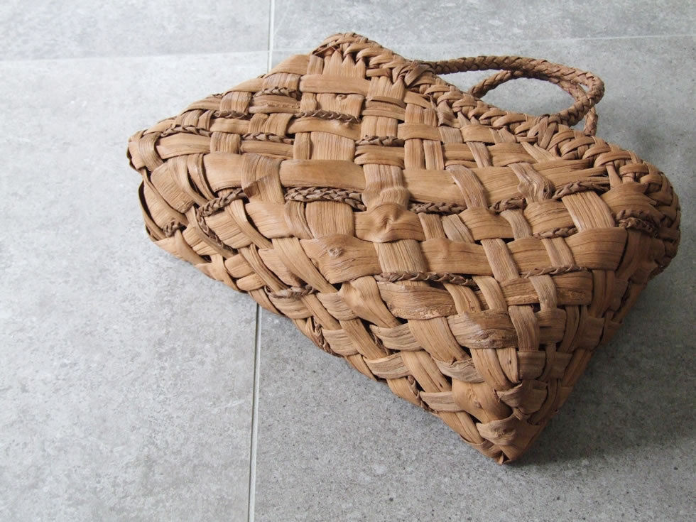 純国産 山形県 山葡萄かごバッグ 乱れ編み 三つ編みラインアクセント1