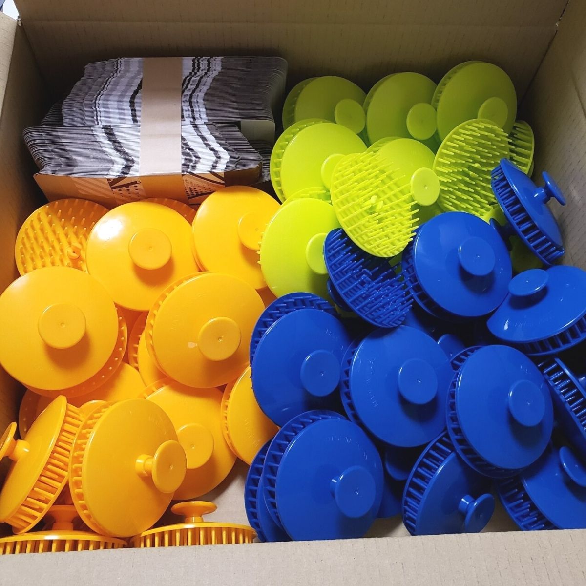 トリコ インダストリーズ 100個セット シャンプーブラシ 3色