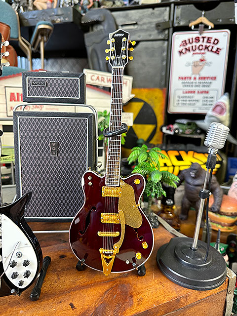 ビートルズ ジョージ・ハリスン ローズウッド ホロウ オフィシャル