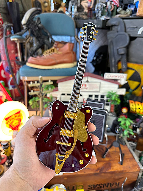 ビートルズ ジョージ・ハリスン ローズウッド ホロウ オフィシャル