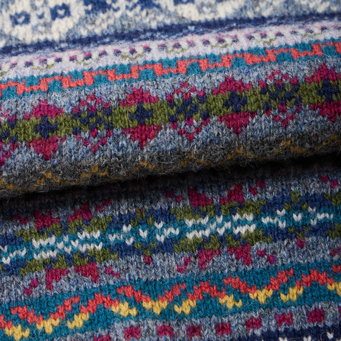 Jamieson's of Shetland JAMIESON'S ジャミーソンズ フェアアイル柄 V