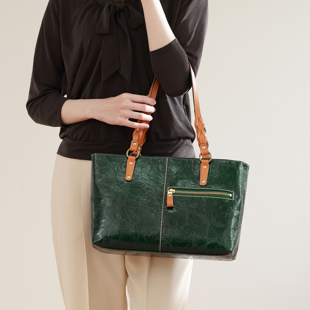 Jamale（ジャマレ） 牛革 トートバッグ レディース ローズ柄 型押し