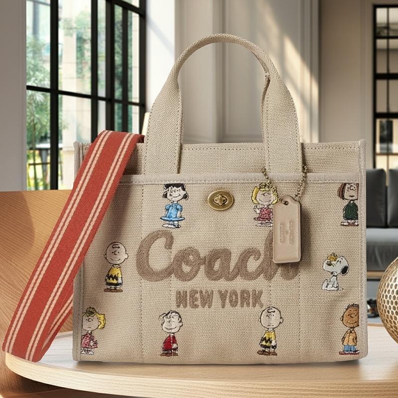 COACH（コーチ） 2025新作 COACH x ピーナッツ コラボ スヌーピー