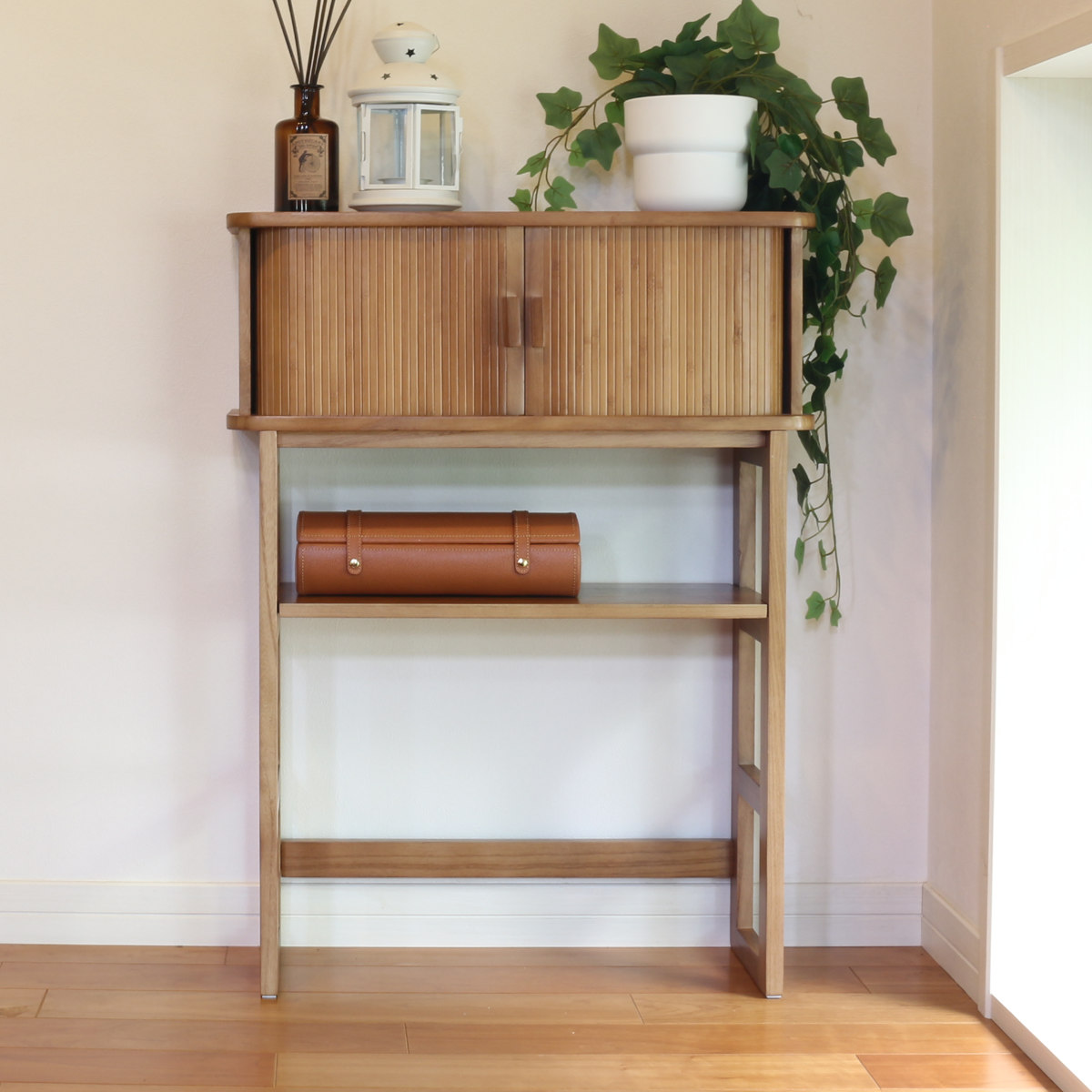 OSMAC 天然木桐製ジャバラ扉のコンソールテーブル ブラウン OSMAC