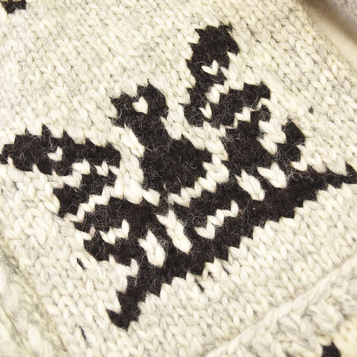 KANATA（カナタ） カナダ製 サンダーバード柄 フルジップアップ