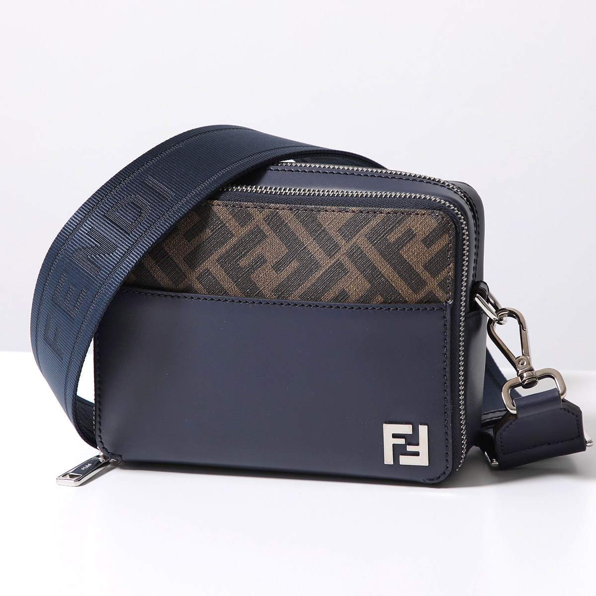 FENDI（フェンディ） ショルダーバッグ FFオーガナイザー カメラケース