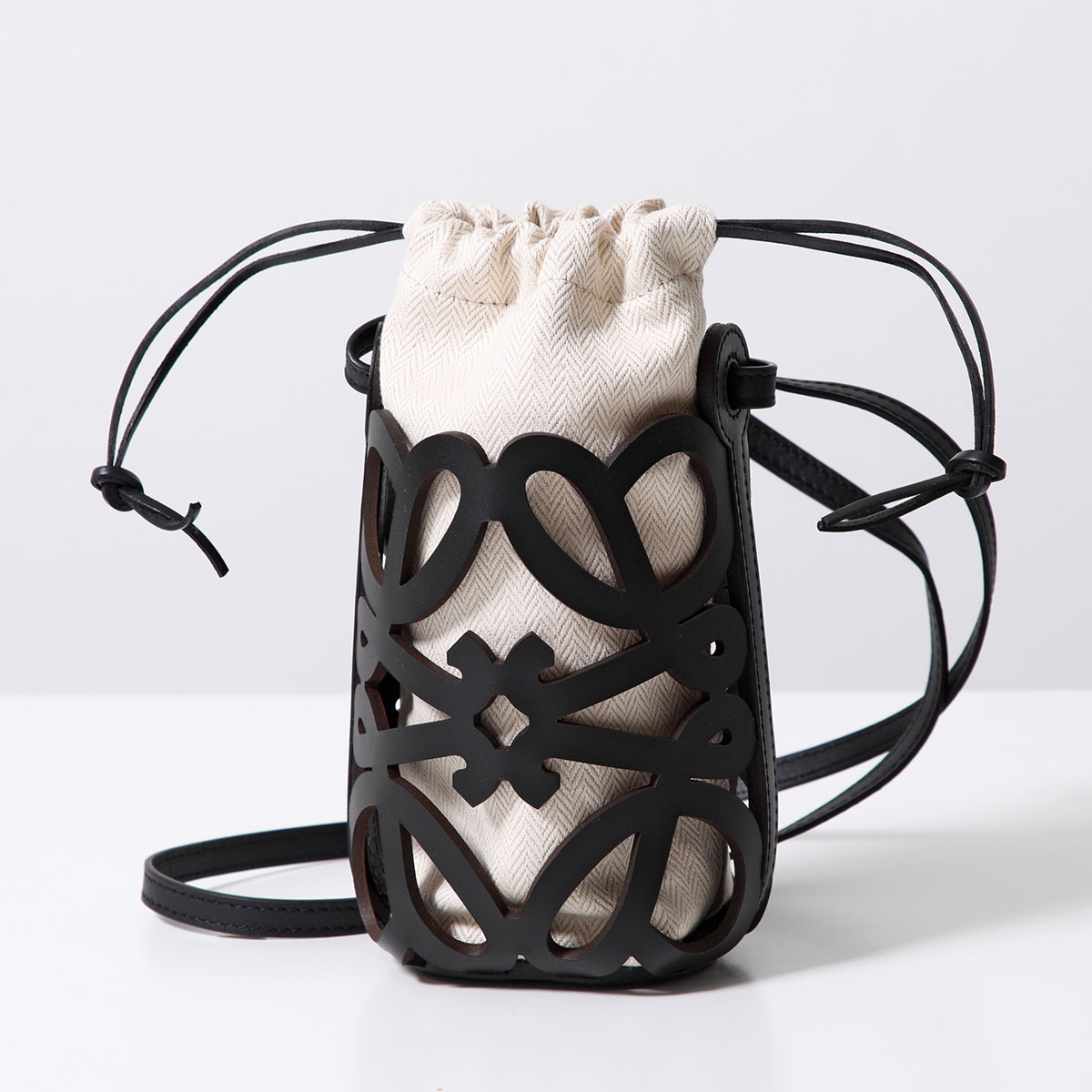 LOEWE（ロエベ） ショルダーバッグ ANAGRAM CUT OUT POCKET アナグラム