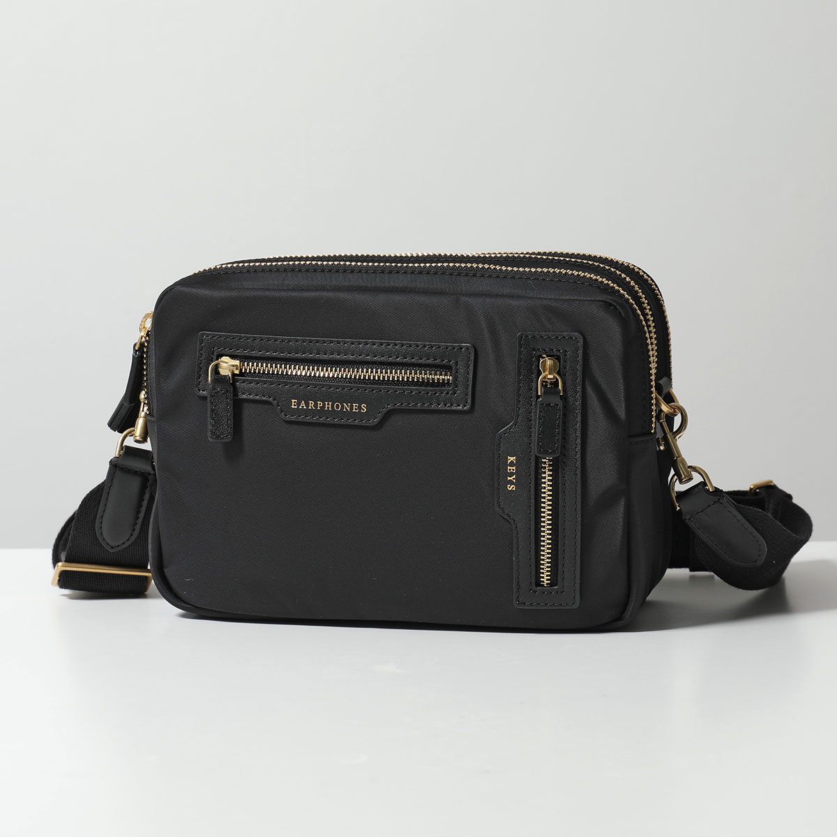 ANYA HINDMARCH（アニヤ・ハインドマーチ） ショルダーバッグ