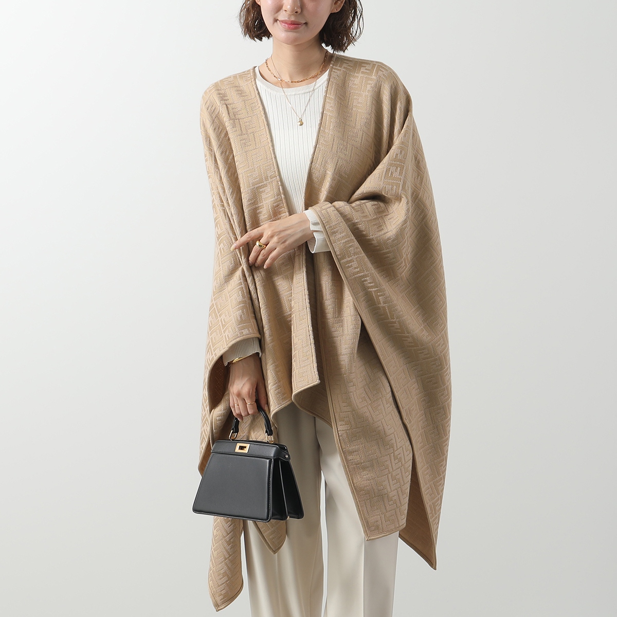 FENDI（フェンディ） ポンチョ FXX782 AQ8G レディース ケープ ウール