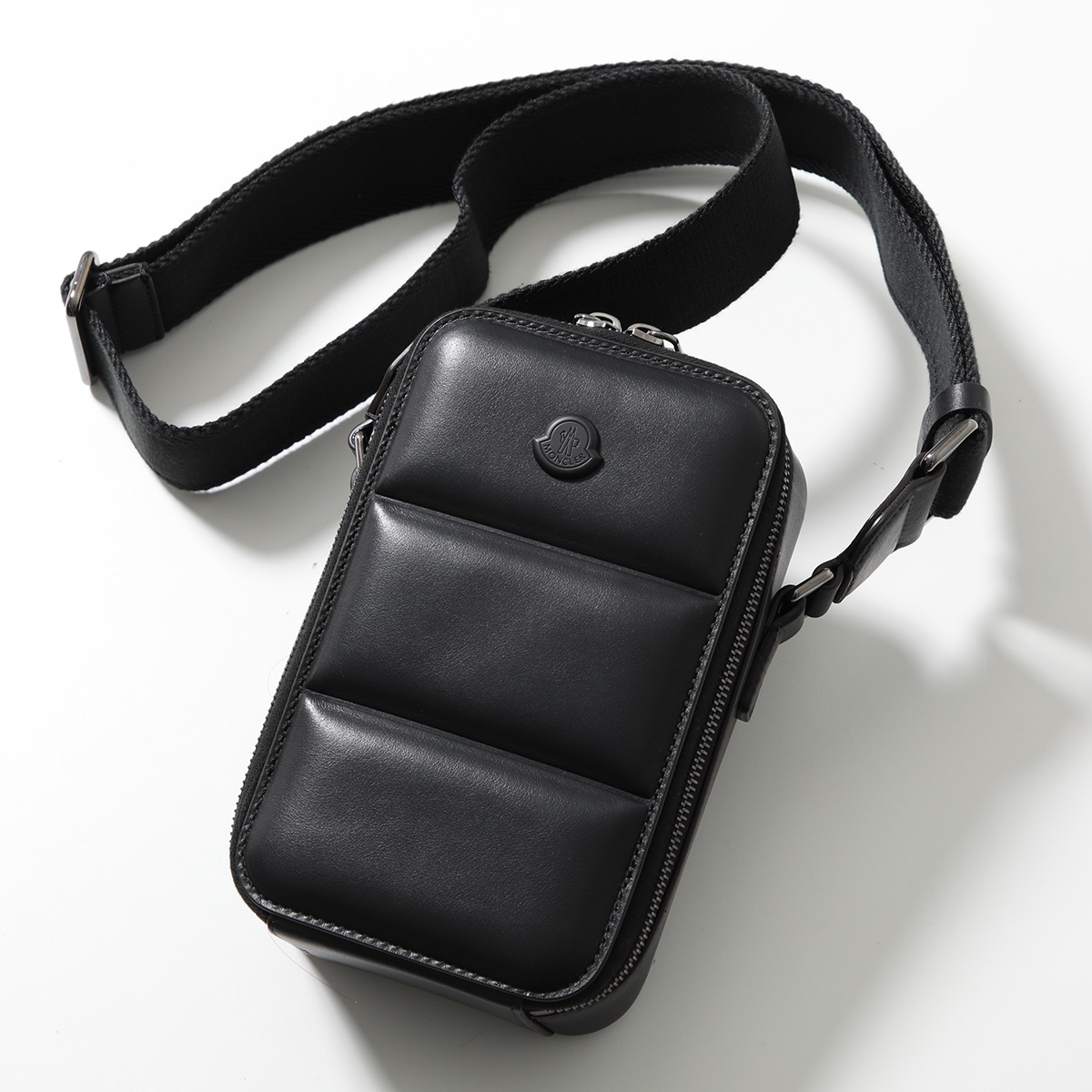 MONCLER（モンクレール） ショルダーバッグ VERTICAL CROSSBODY