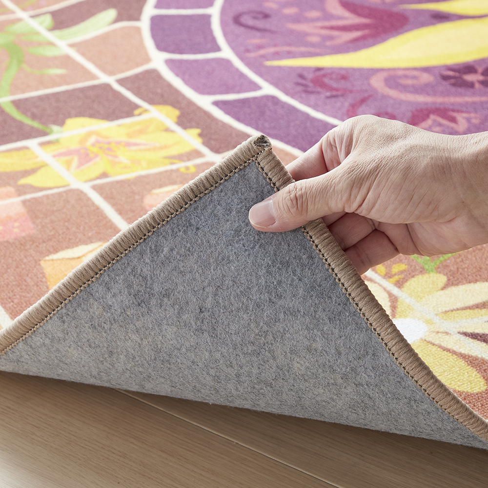 ベルメゾン ディズニー 広場をイメージしたタイル柄ラグ「ラプンツェル