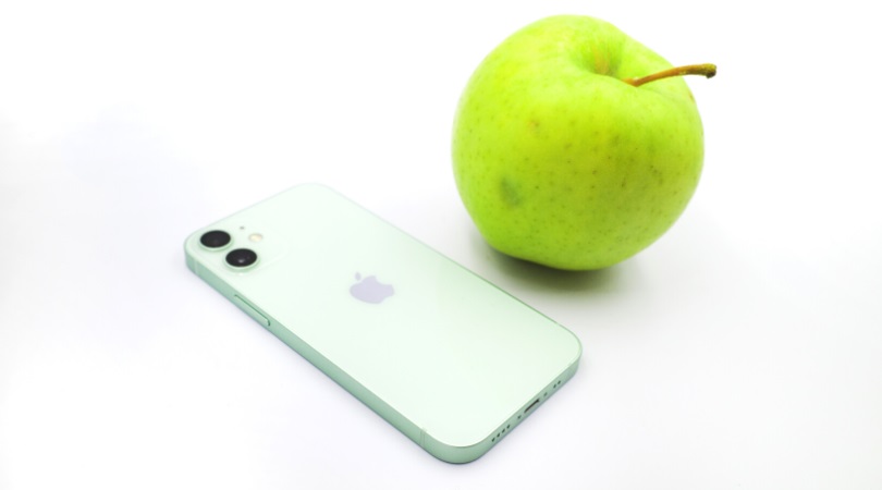 iPhone12 miniグリーンレビュー】コンパクトサイズでかわいい。でも