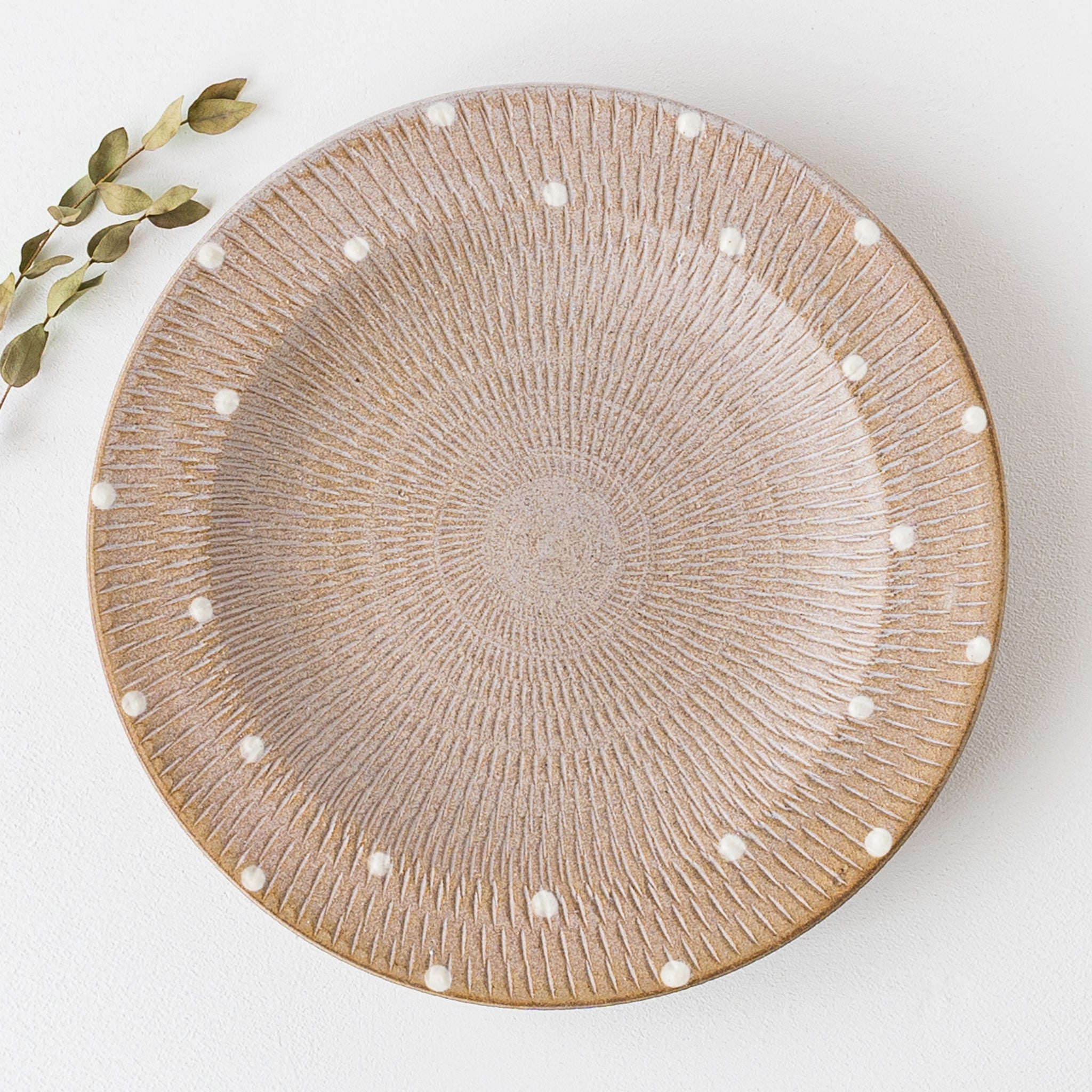 小石原焼 翁明窯元 リム皿 大 ドット マット｜和食器通販 四季折折