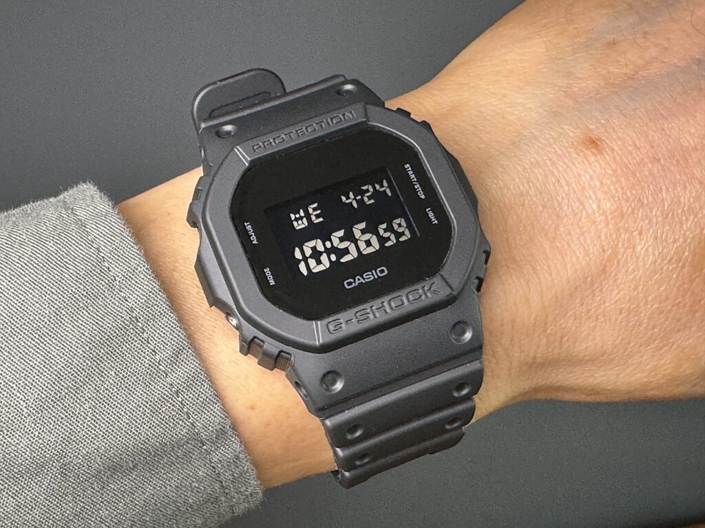 DW-5600UBB-1JF レビュー！進化したオールブラックG-SHOCK・旧型との