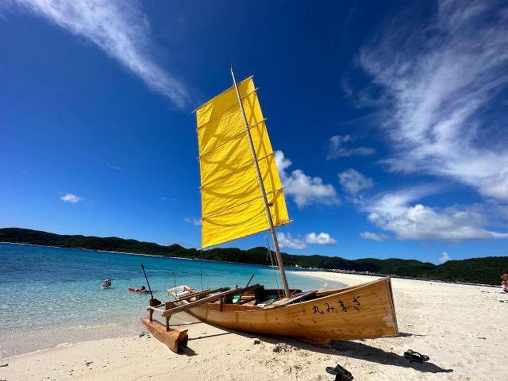 座間味島｜シュノーケリング＆伝統木造帆船サバニ体験＆無人島上陸