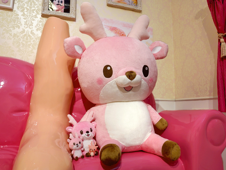 かわいらしさ特大！『イワシカちゃんぬいぐるみスーパージャンボ』を