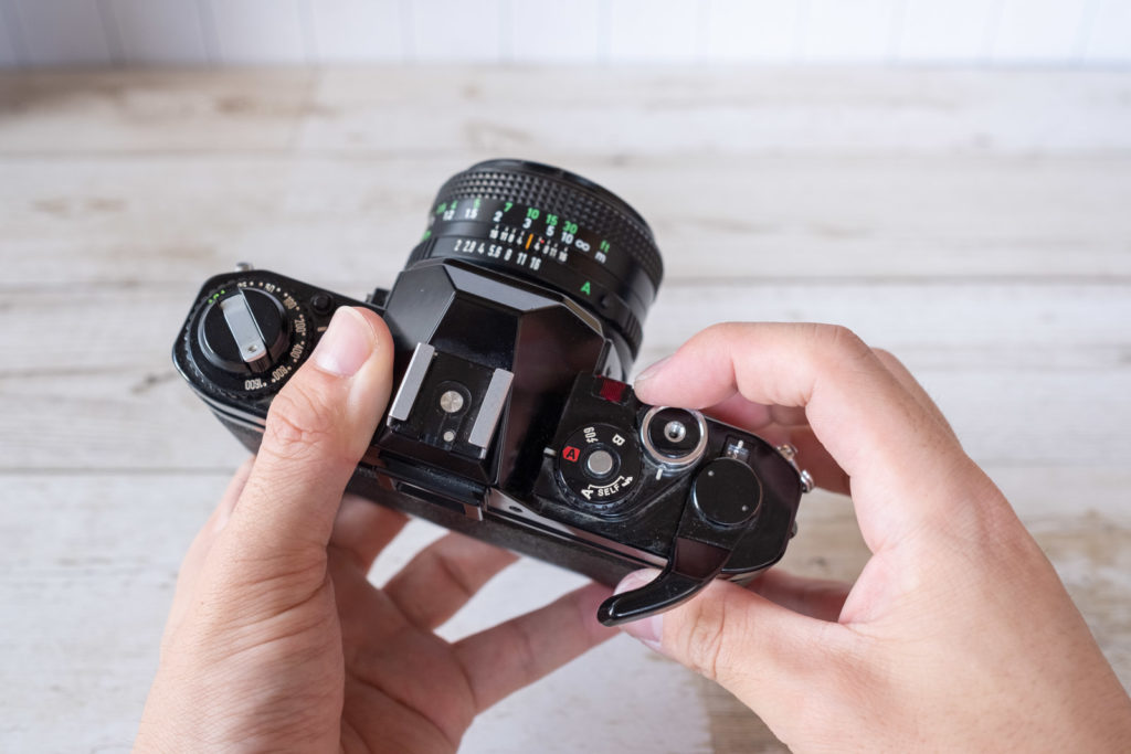 シャッタースピードダイヤルがない？！「Canon AV-1」は絞り優先に特化