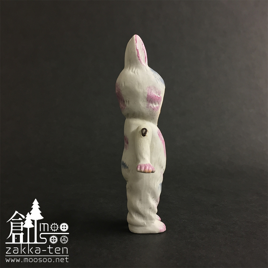 ウサギの着ぐるみのビスクドール | 博物と古物の奇妙な雑貨店