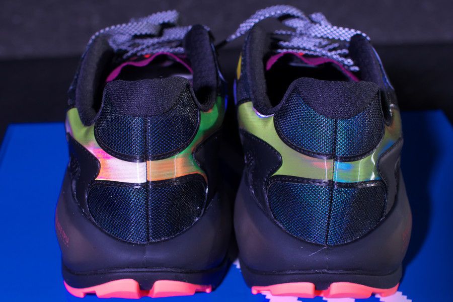 adidas ZX ALKYNE atmos “NEO TOKYO” 未来を表現した極彩色