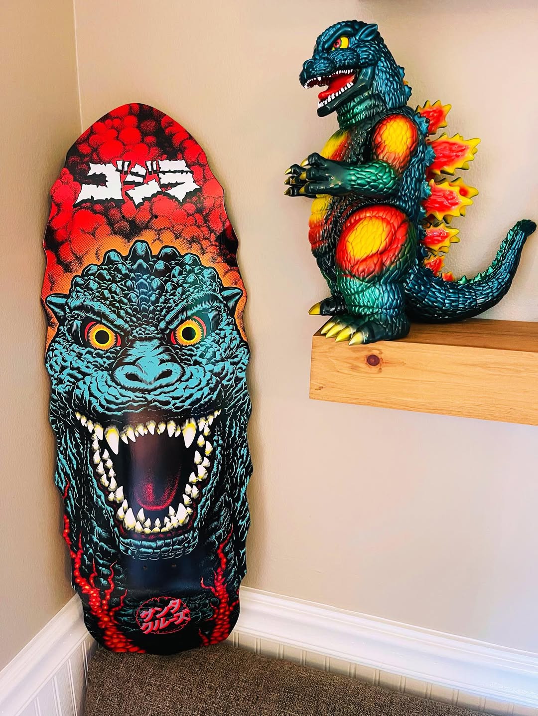 Fantazzzy TOYSの「ヘドラ」新バージョンはうつくしい「レインボー」だ