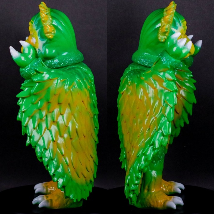 ギャラリー＆ショップ・墓場の画廊にドリームロケット製「梟怪獣