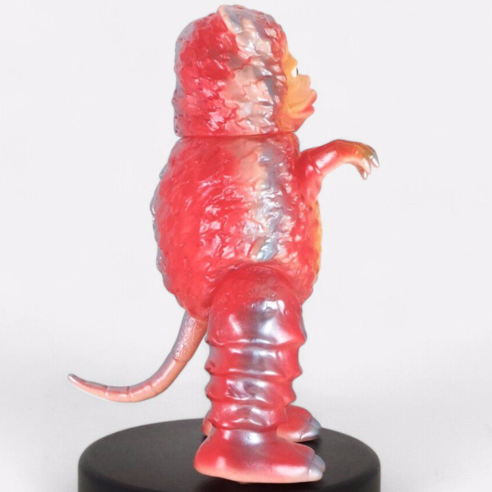 ブルマァク製「ピグモン」が人気の「レトロカラーレッド」で登場