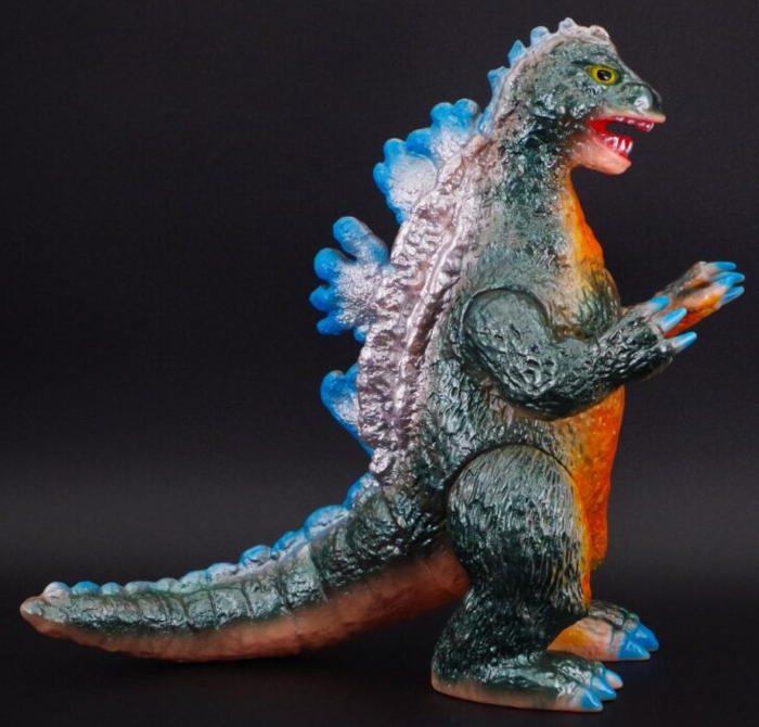 迫力サイズのブルマァク製「Gゴジラ」が「レトロカラー」仕様で出現