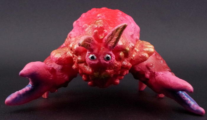 ブルマァク怪獣シリーズ］より「ガニメ」が衝撃のピンクカラーで出現