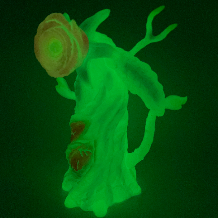 ゴジラ・ストア限定！ マルサンから芦ノ湖の夜に輝く「花獣ビオランテ