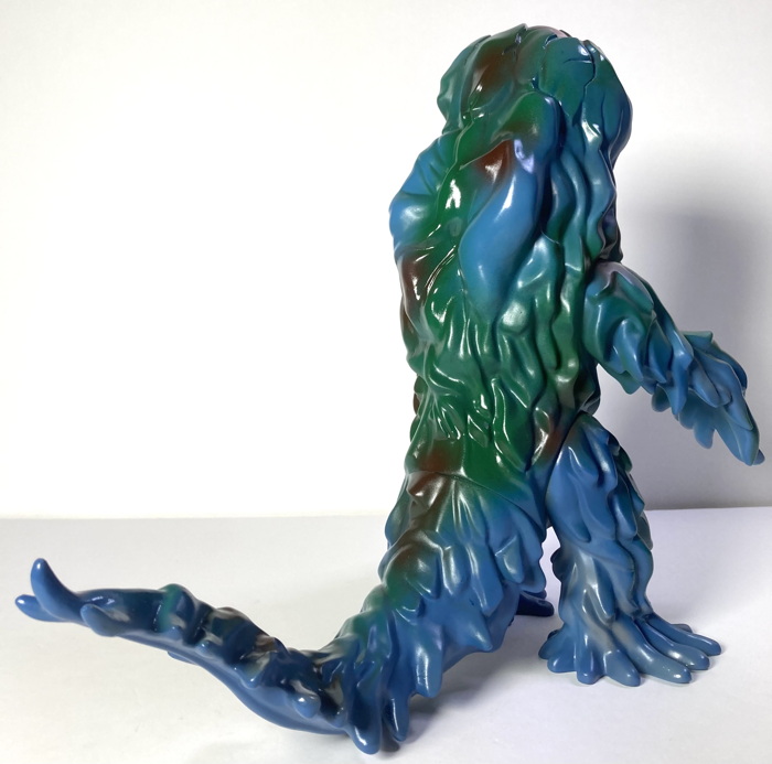 マルサン製「ヘドラ350」の限定版ゴジラ・ストア東海出張所に出現