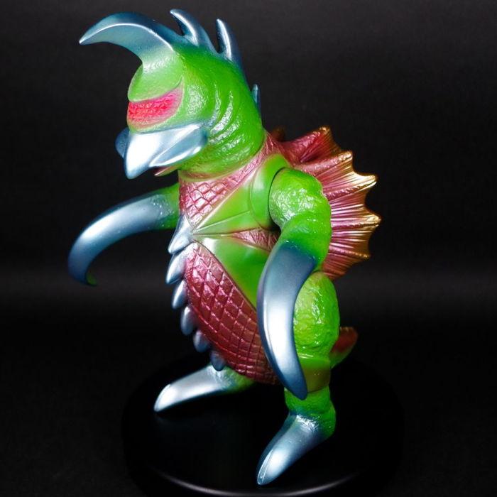 ブルマァクの「ガイガン」が新たに「ライトグリーン」となって飛来