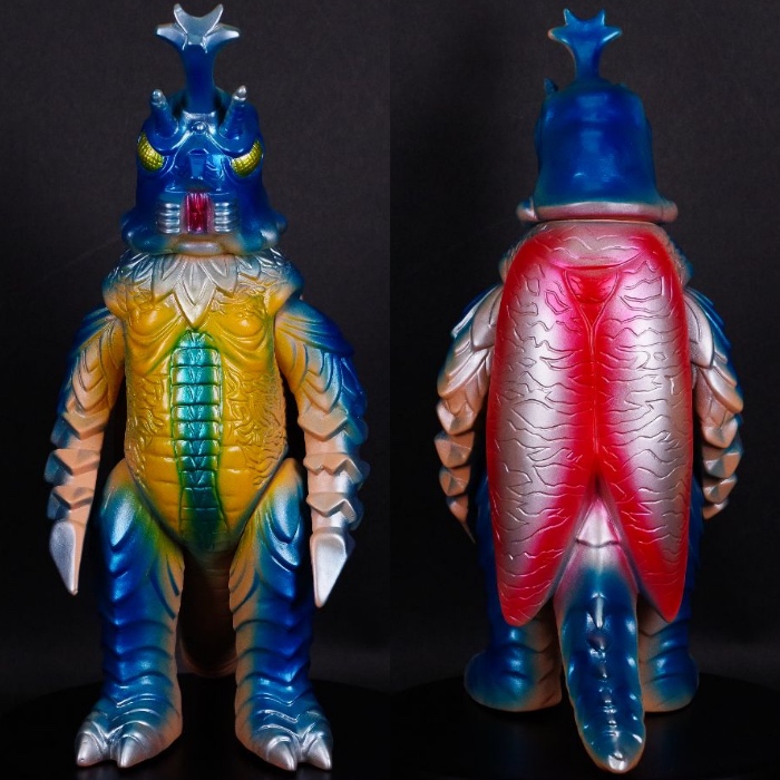 ブルマァクの「メガロ」がギャラリー＆ショップ・墓場の画廊に飛来