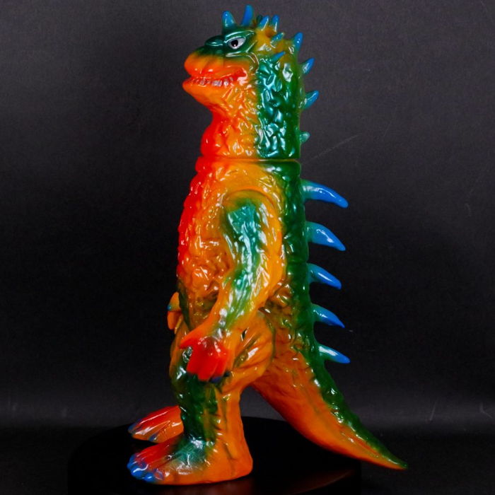 ギャラリー＆ショップ・墓場の画廊にブルマァク製「バラン（オレンジ