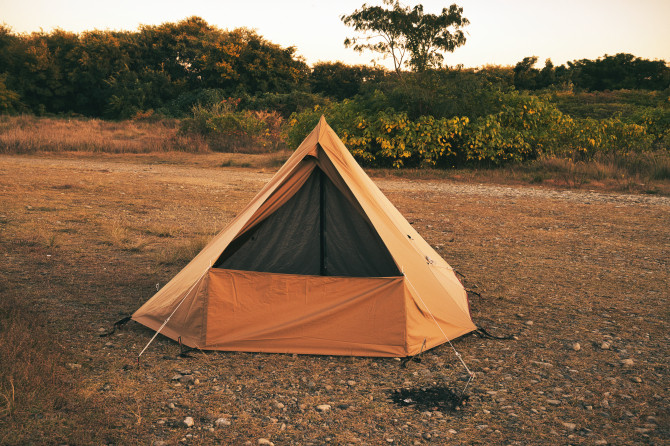 11月の月明りの下でフロントヤード170TCを初張りしたソロキャンプ