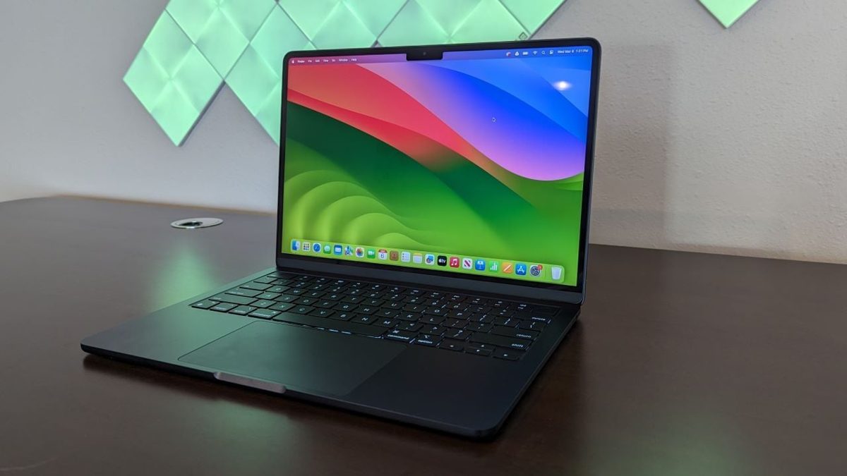 Apple MacBook Air 13-Inch (2024, M3) - Review 2024 - PCMag Middle East