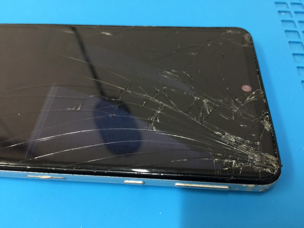Android 】画面がひび割れたまま使っていてまた落としたらディスプレイ