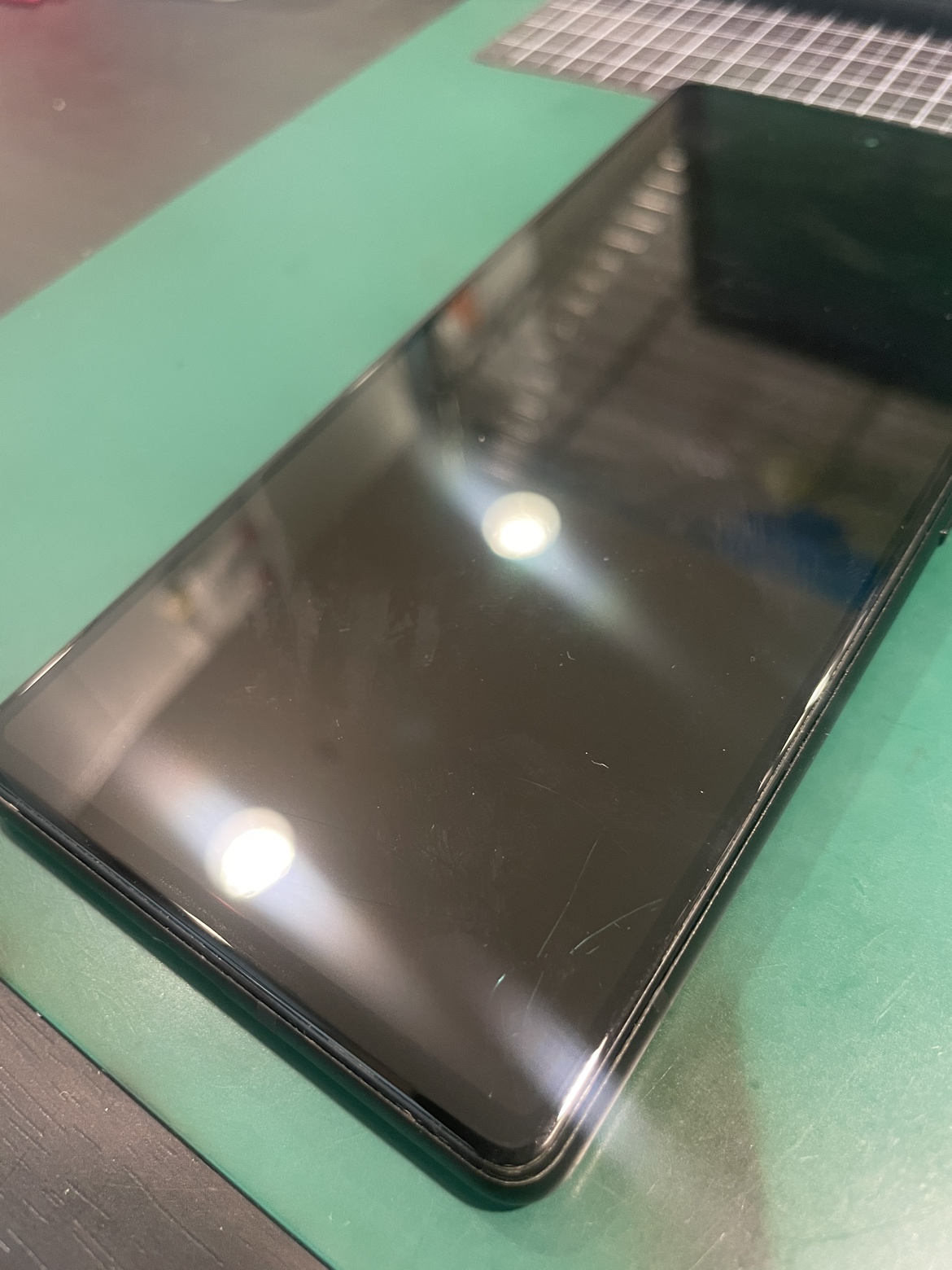 Google Pixel6】落下で画面が映らない。画面交換で改善します