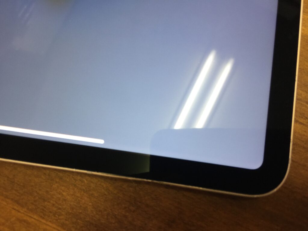 iPad Pro 11インチ を落としたら画面が割れてフレームも変形してしまっ