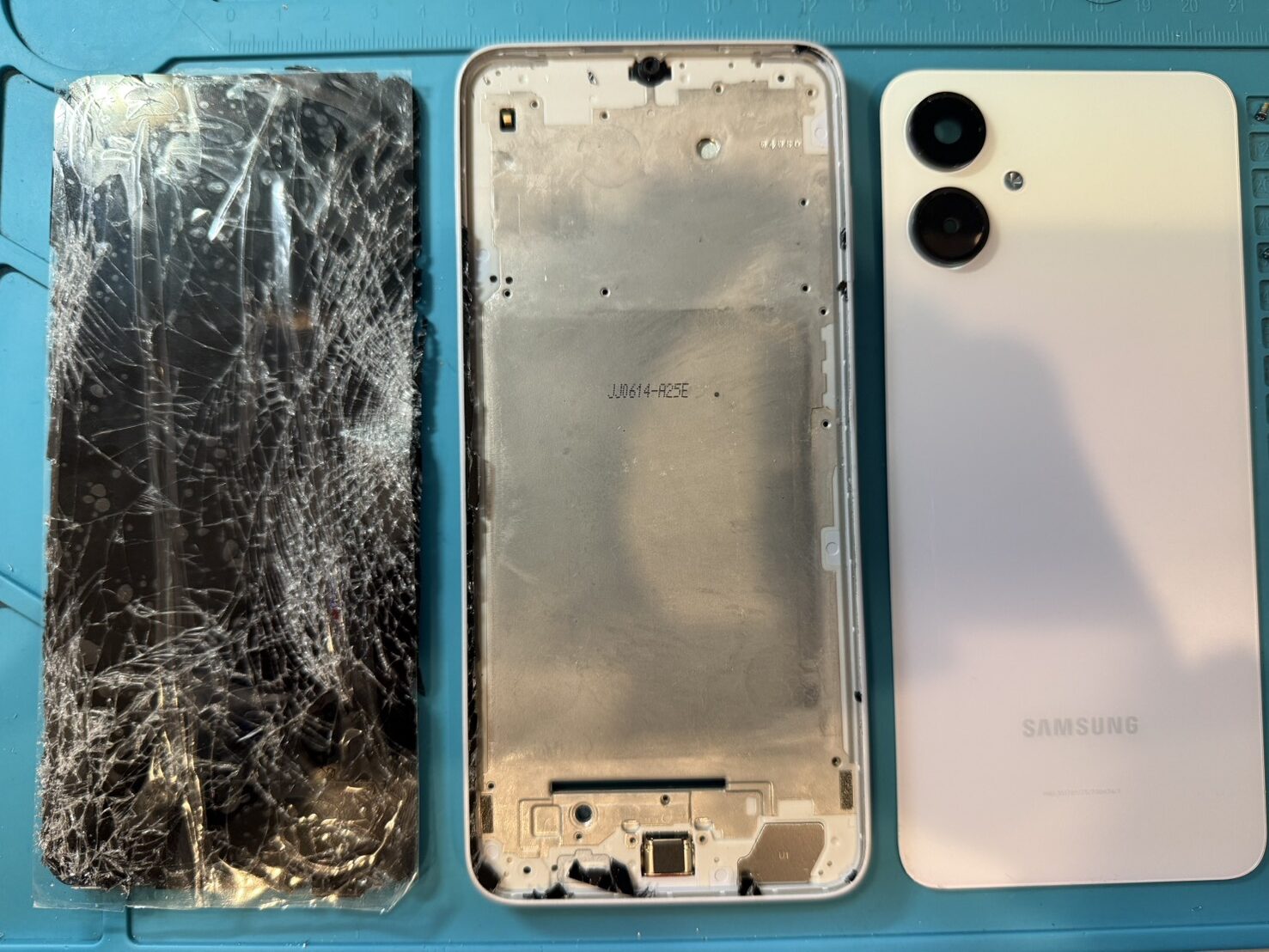 ガラス粉々GalaxyA25 5G 画面割れ修理【スマホ修理所沢】 | iPhone