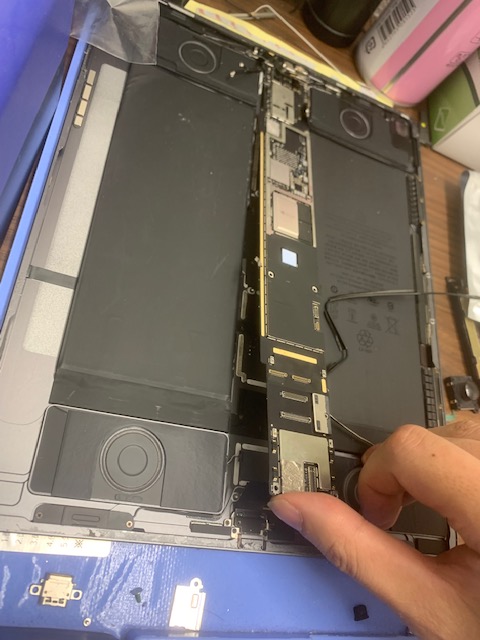 iPad Pro 12.9インチ 第3世代のバッテリー交換について | スマ