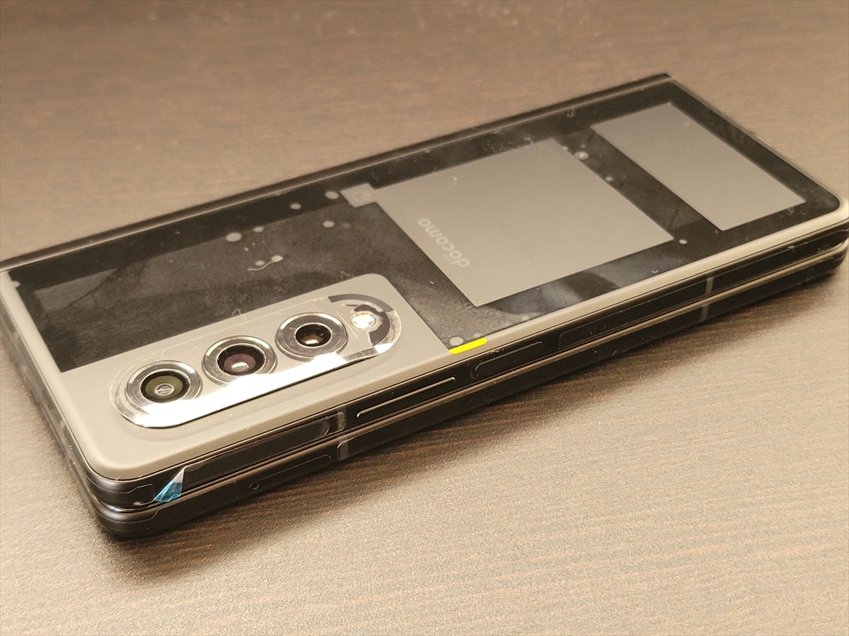 Galaxy Z Fold3をドコモで外装交換 5,500円でデータ消去無しに新品相当