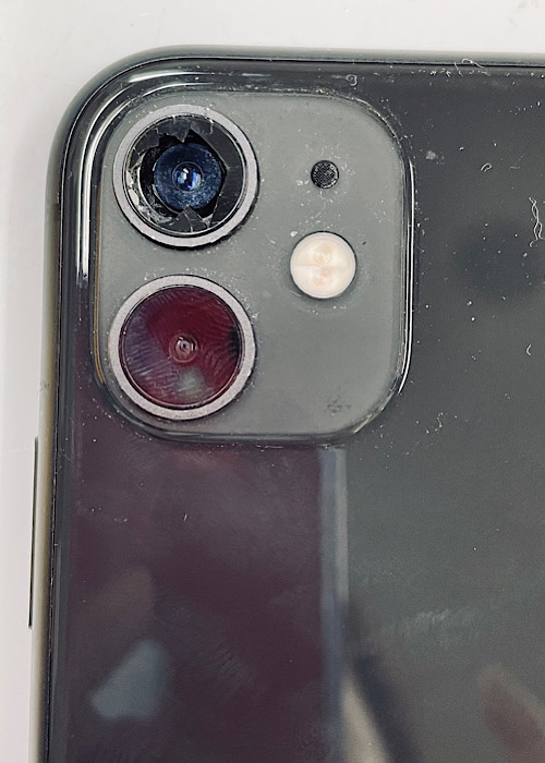 iPhone11カメラレンズ修理】なぜ、ピンポイントでレンズだけが割れる